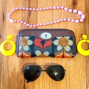 Ladies Fossil Wallet lots if Compartments